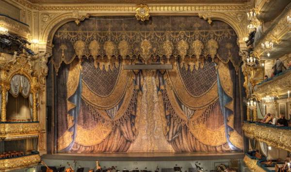 Photograph John Tozer Mariinskiy Theatre St Petersburg Russia on One Eyeland